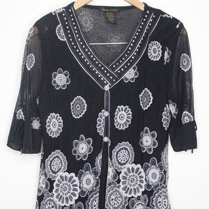 NWOT Design Works Black & White Blouse